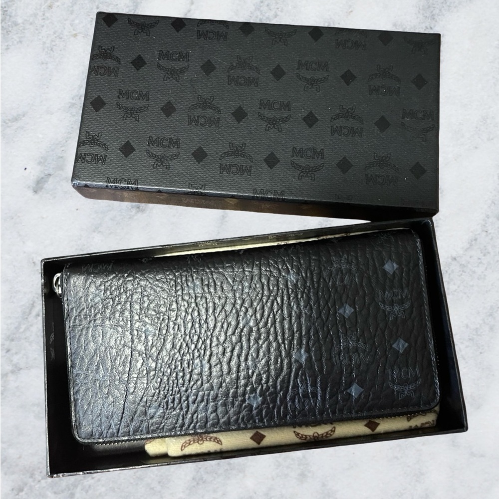 MCM Full inclusion! Black Visetos Large Zipper Long Wallet.